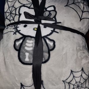 Hello Kitty Skeleton Halloween Blanket Size:Twin